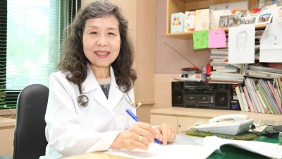 “조건 때문에 필요한 의사를 구하지 못하는 곳에서 인술을 펼치고 싶다.”  장애인의 재활 치료를 위해 일평생 헌신해 온 의사 이미경(63) 서울장애인종합복지관 재활의학과 전문의가 올해 성?