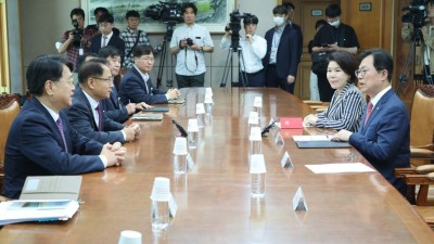 자녀특혜  의혹 ' 선관위, 30일  긴급회의...인사투명성 방안  논의 이뤄질  듯