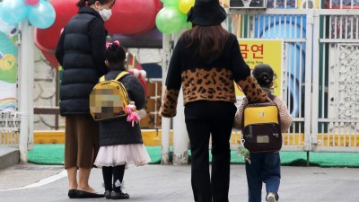 보육·유아교사 직격탄…학원 강사도 2만 명 이상 실직 [스페셜리포트]