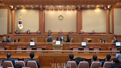 윤석열 대통령 선고 지연, 헌정 질서 파괴…각하 가능성은 낮아
